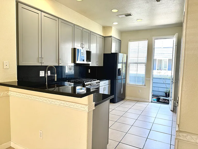 719 Veranda Cir — Photo 4