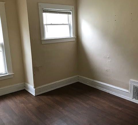 1864 Davis Street Lower Picture # 6