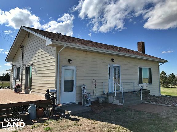 Brownson Country Acreage - Beautiful country home