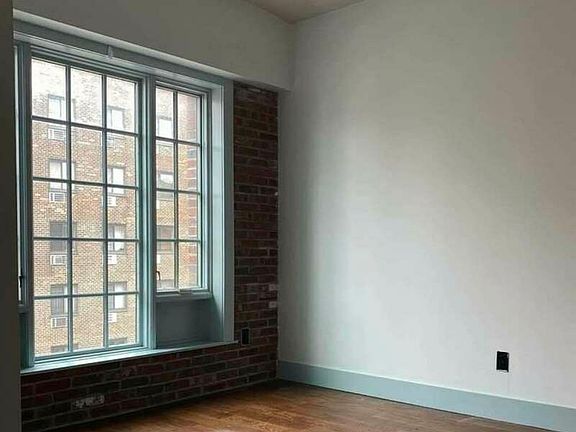 4th image of 19 Brooklyn Ave #2E