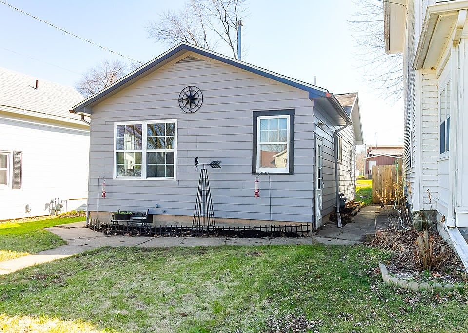 213 Market St, Coggon, IA 52218 Zillow