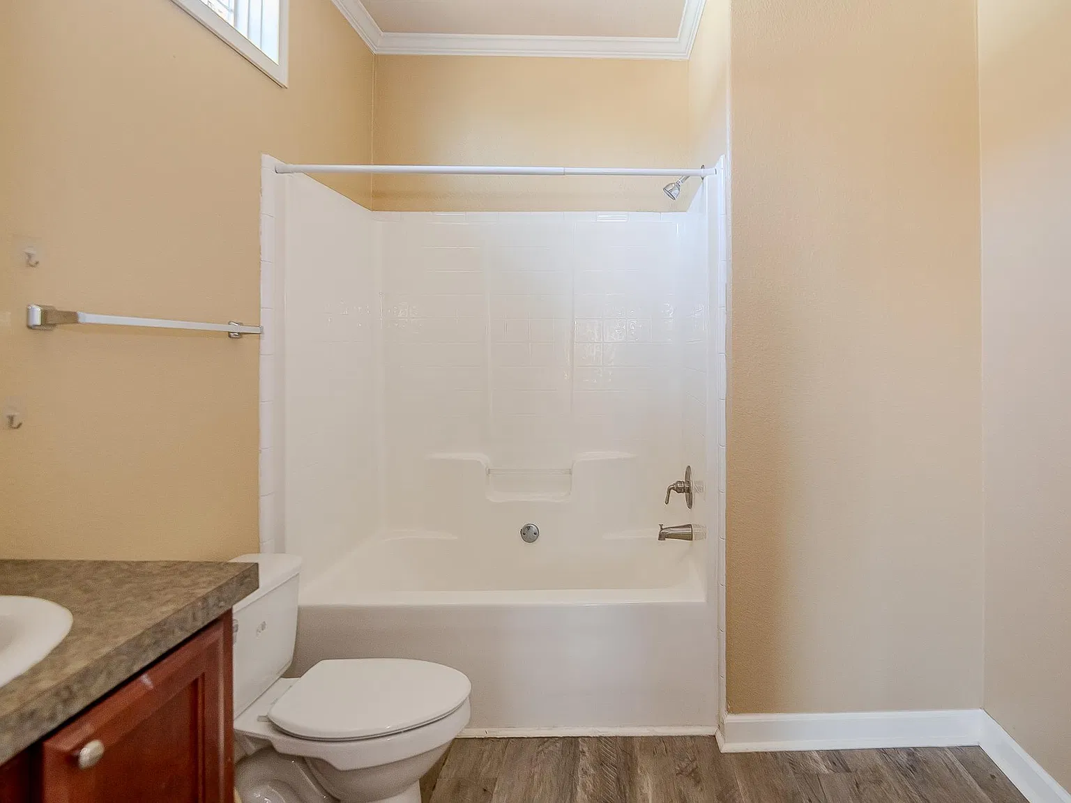 3 bed, 1100 sqft, $1,295 — Photo 3