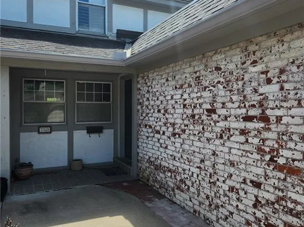 7709 W 102nd St, Overland Park, KS 66212
