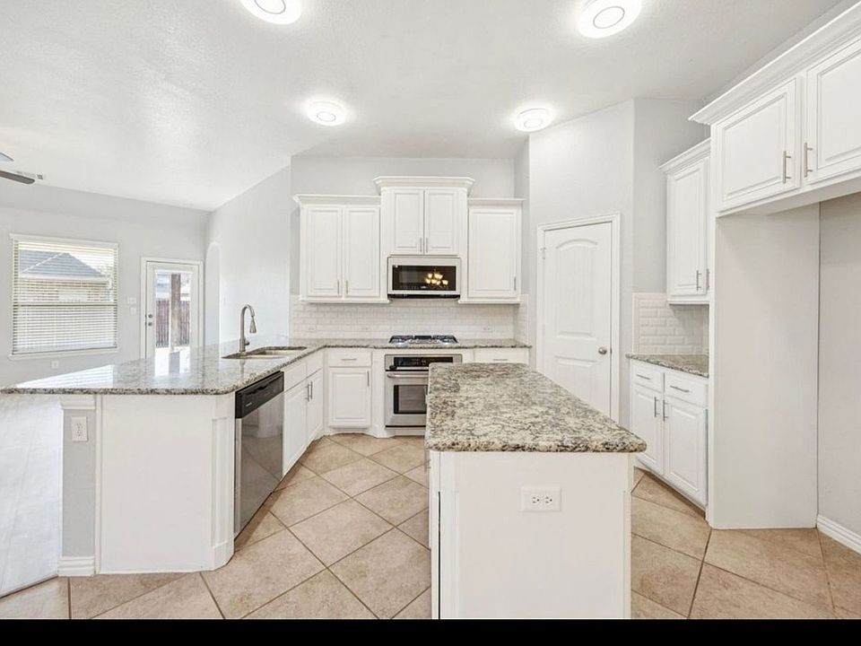 1st image of 725 Gray Wash Dr