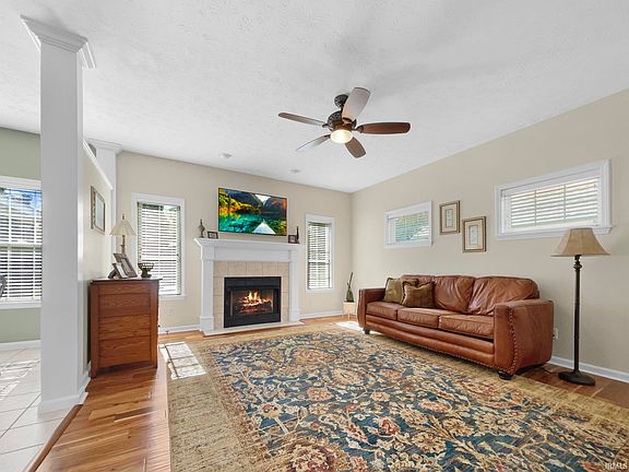 4th image of 3209 Roselawn Dr