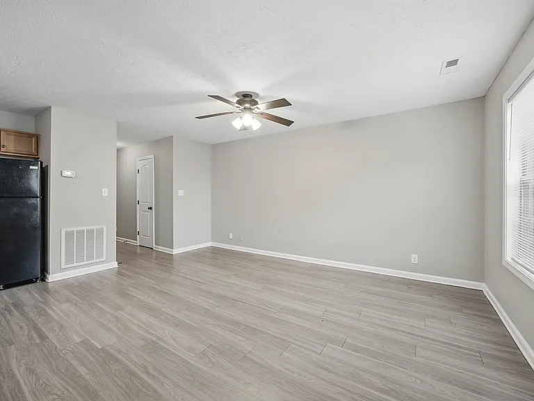 850 Tracy Ln #10 — Photo 4
