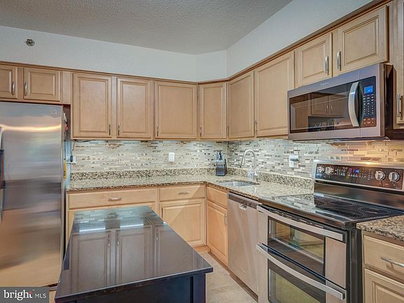 3rd image of 3713 S George Mason Dr APT 212W
