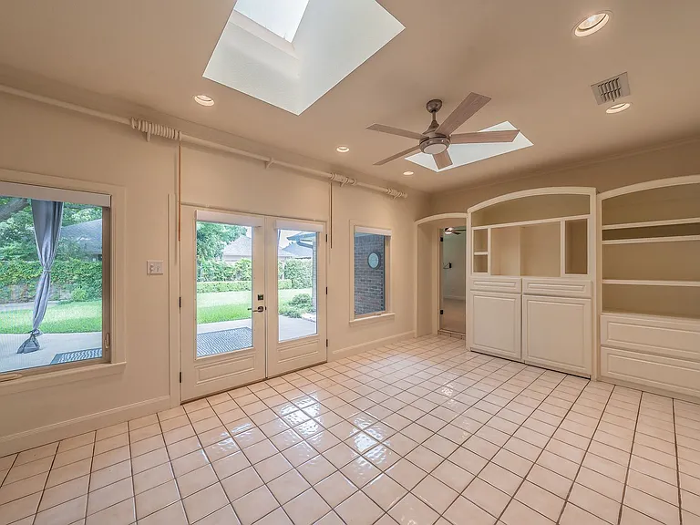6724 Blue Meadow Dr — Photo 19