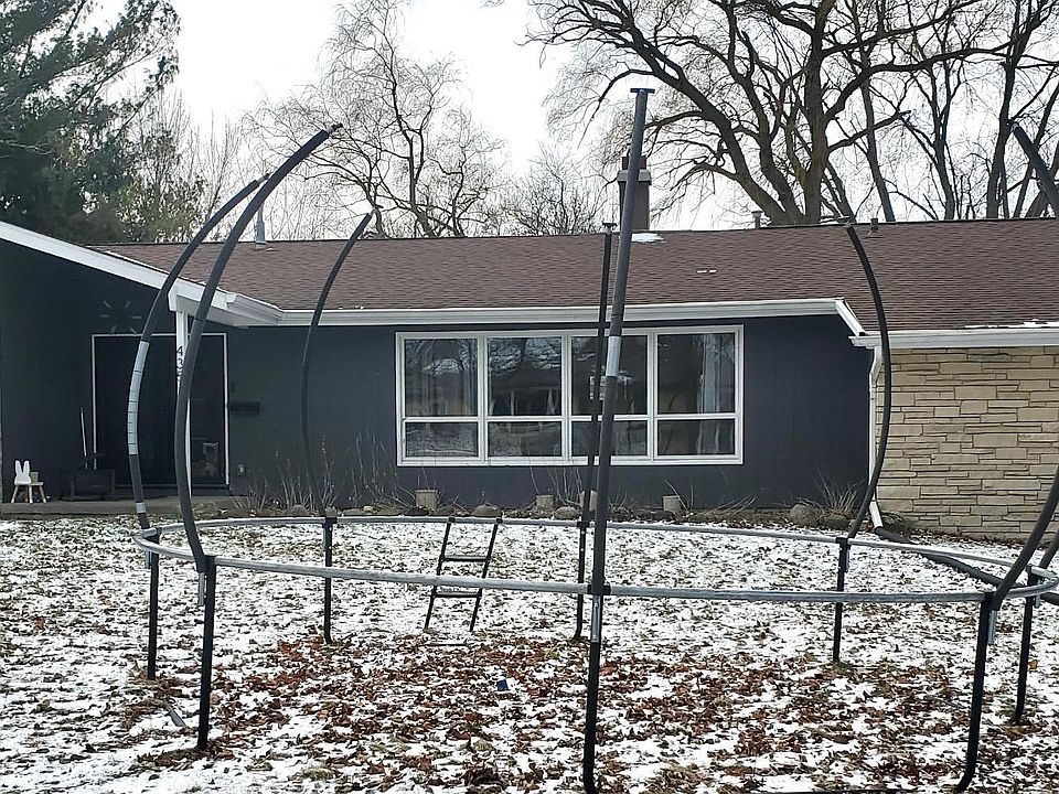 1st image of 435 Willow Cir