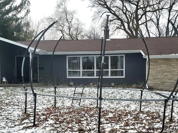 435 Willow Cir, Mayville, WI 53050