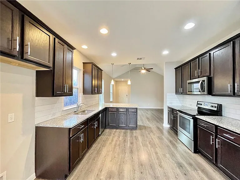 710 Coconut Grove St — Photo 13