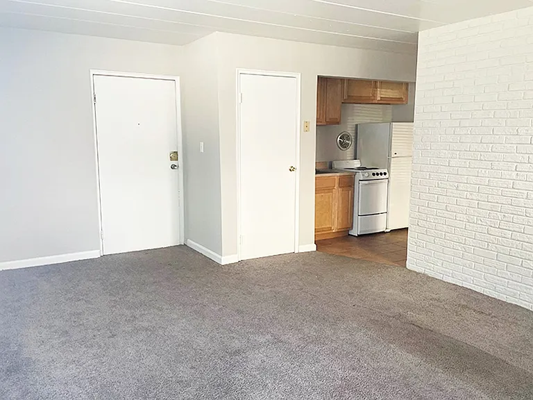 331 Shiloh St — Photo 6