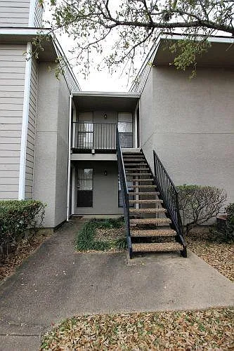 1901 Holleman Dr W #304