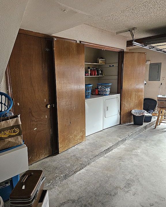 2 car garage w/washer and dr