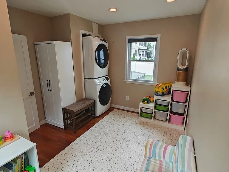 73R Rush St — Photo 15