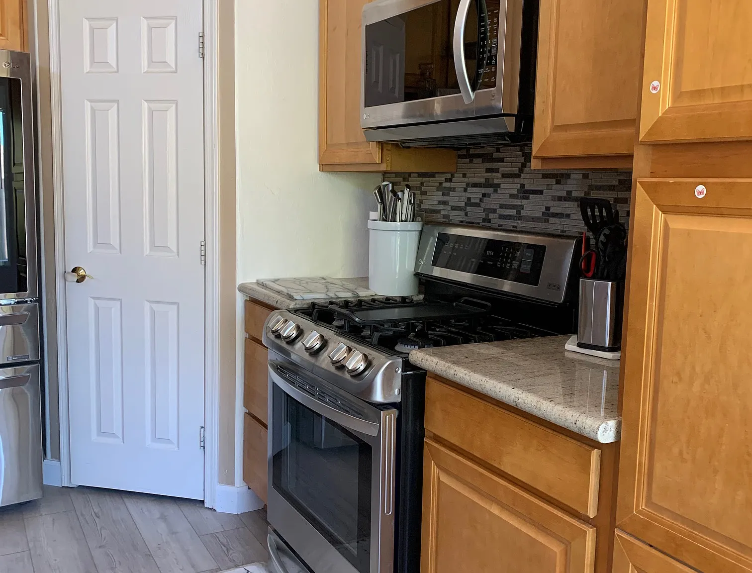 4 bed, 2088 sqft, $7,600 — Photo 2