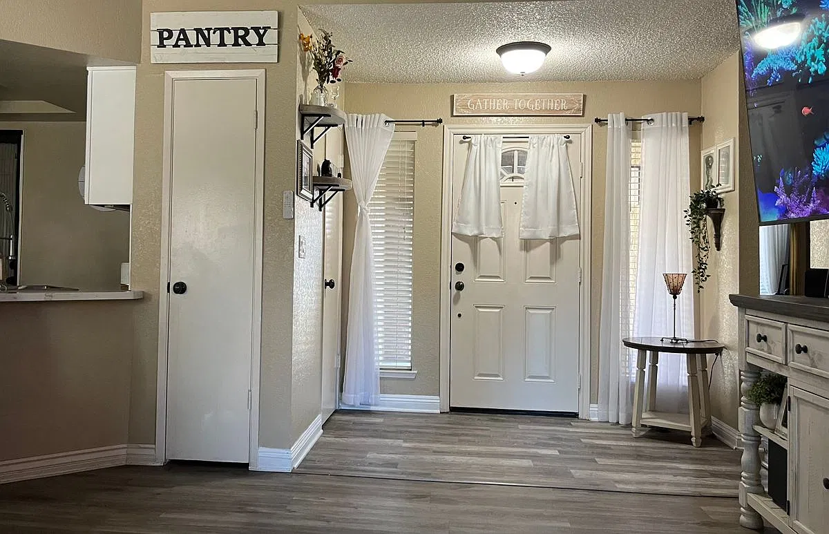 2 bed, 2.0 bath, 908 sqft, $1,850 — Photo 3