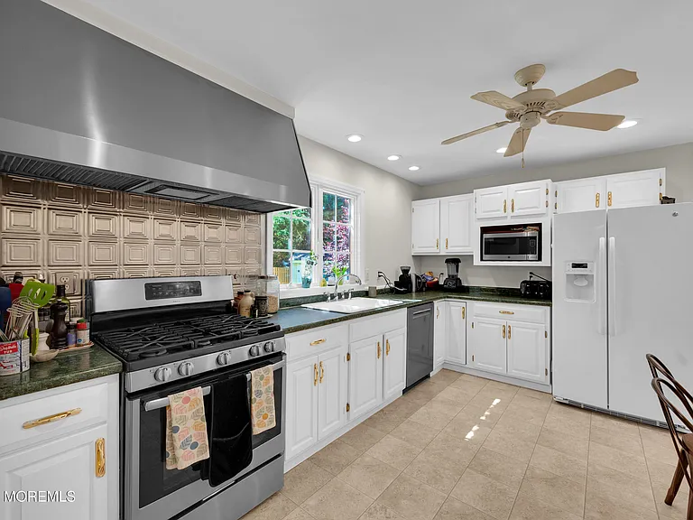 402 Morgan Pkwy — Photo 14