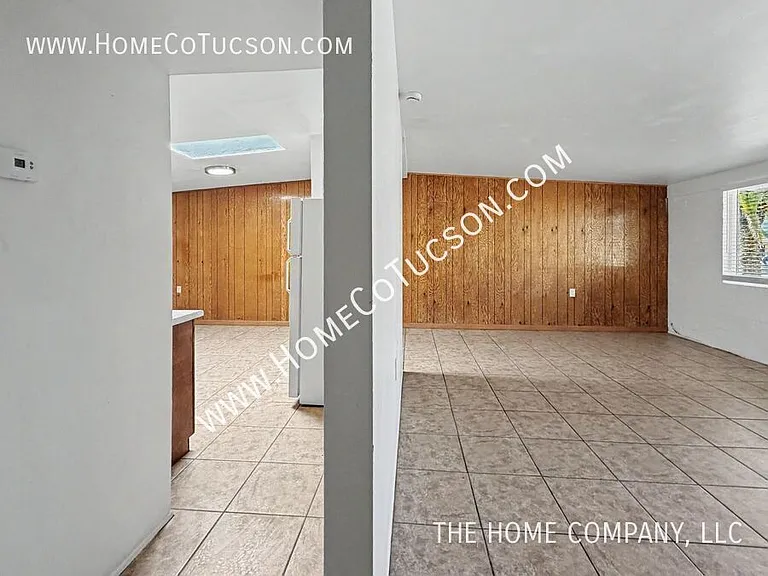 1430 E Iowa Dr — Photo 5