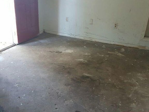 2nd image of 804 W Avenue E