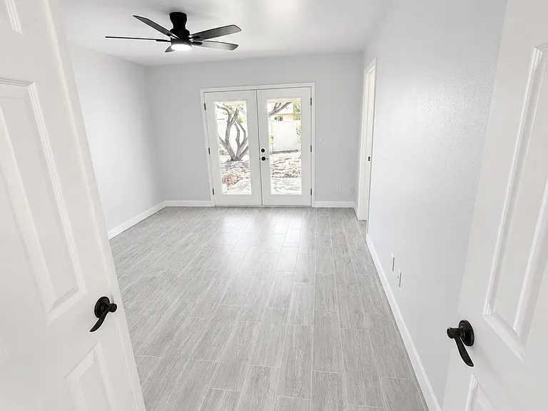 6714 E Paradise Ln — Photo 7