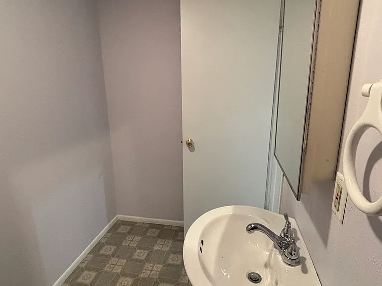 Lower level full bath