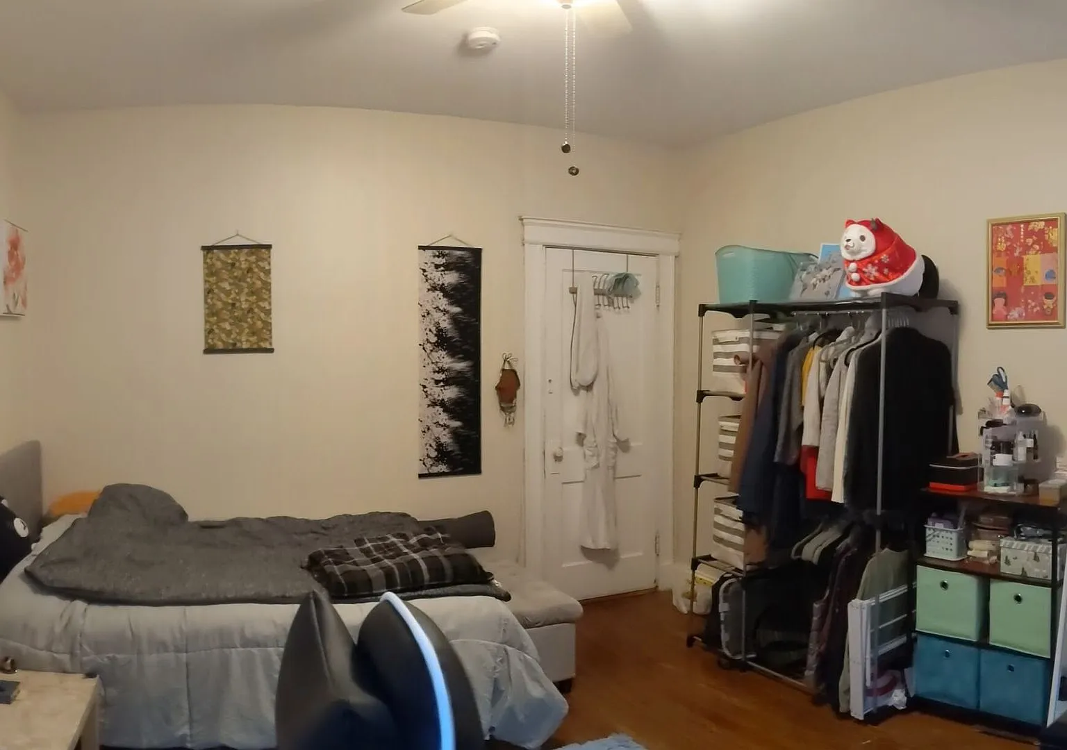 2 Bed Split (Or 1-Bed with Living Room) w Heat and Hot Water Inc! NEAR T — Photo 4