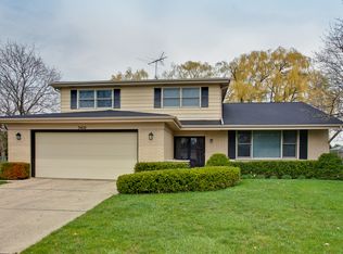 3410 River Falls Dr, Northbrook, IL