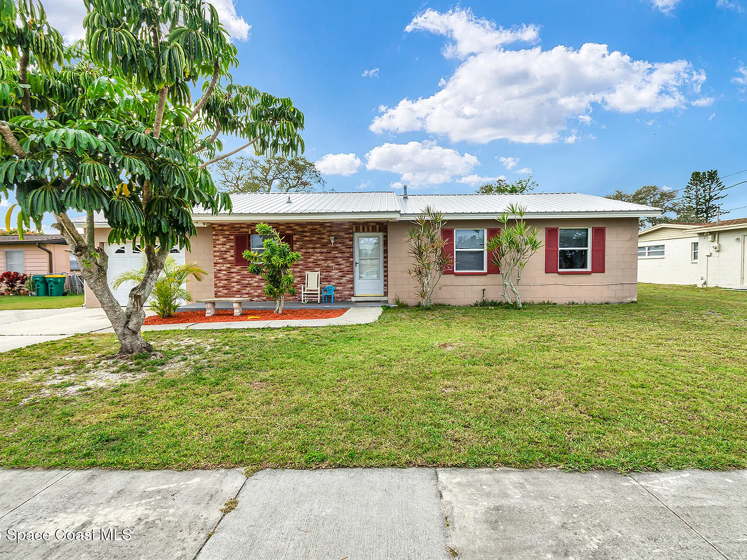 3 bed, 2.0 bath, 1185 sqft, $2,195 — Photo 1