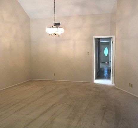 5th image of 2623 Queens Ct