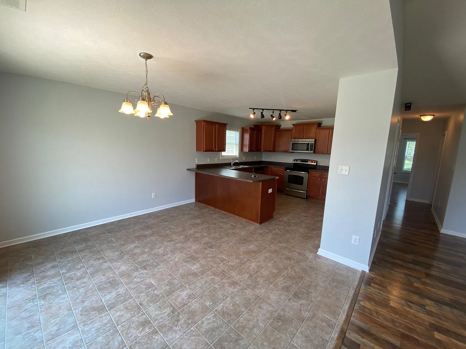 3 bed, 1514 sqft, $1,800 — Photo 3