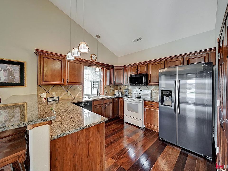 2nd image of 7625 Greycliff Dr