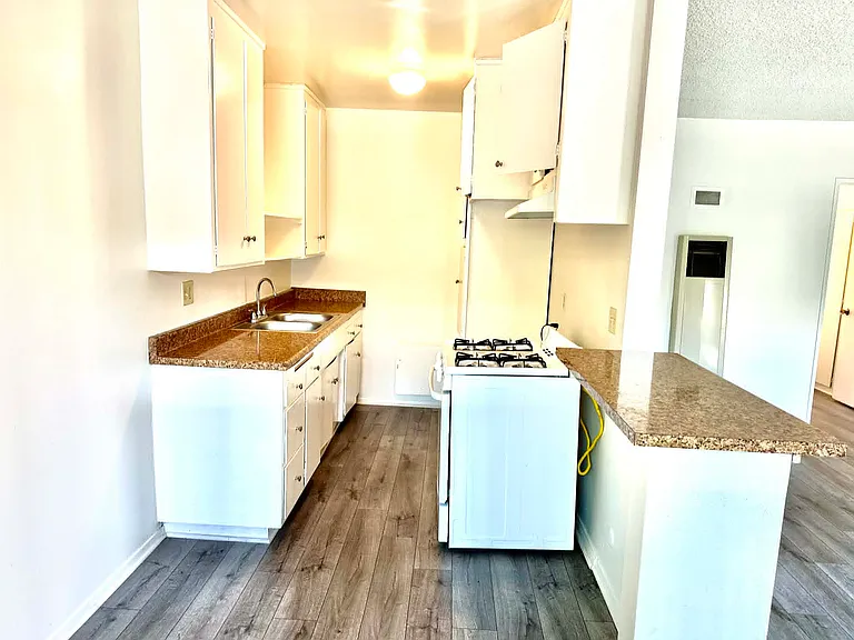 332 Riverdale Dr #14 — Photo 4