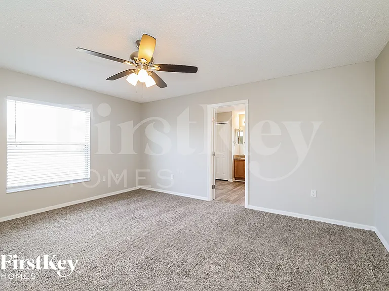 984 Alsace Dr — Photo 8