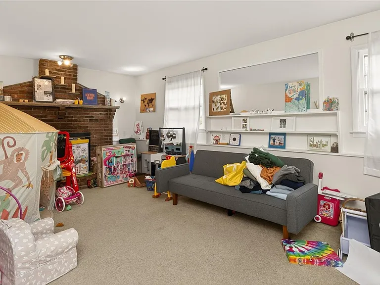 1399 Creek St — Photo 34