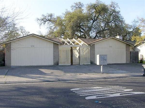 1st image of 2712 Plantation Pl