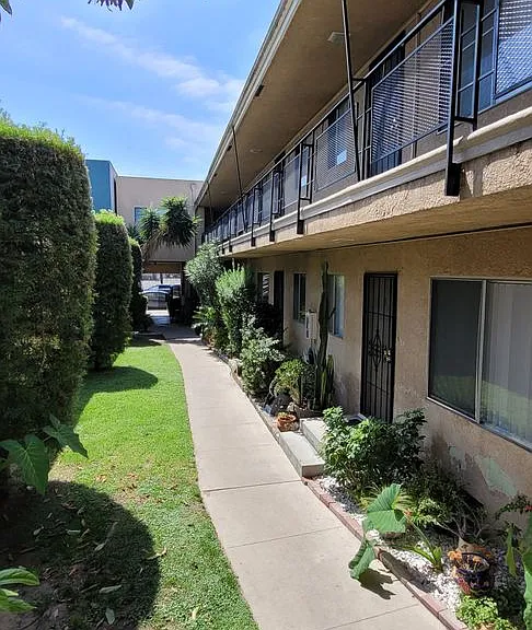 1015 E 4th St #21 — Photo 7
