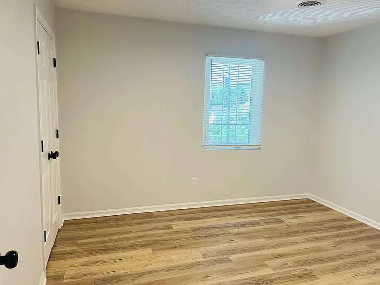 2141 Thompson Ave SE — Photo 12