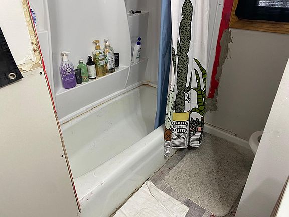 4th image of 228 James Ave