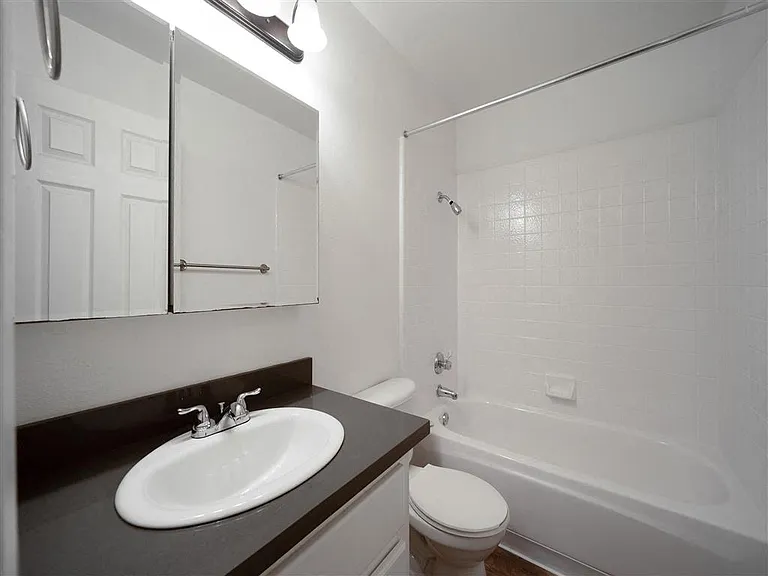 Valley Ridge Apartment Homes — Photo 10
