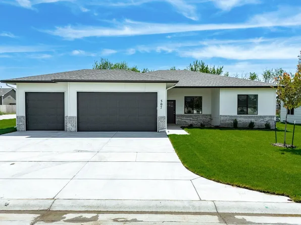 507 E Elmwood St, Valley Center, KS 67147