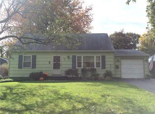 5 Packet Boat Dr, Fairport, NY 14450