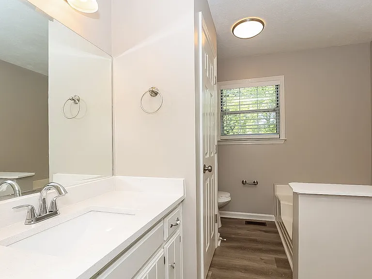 386 Park Ct E — Photo 12