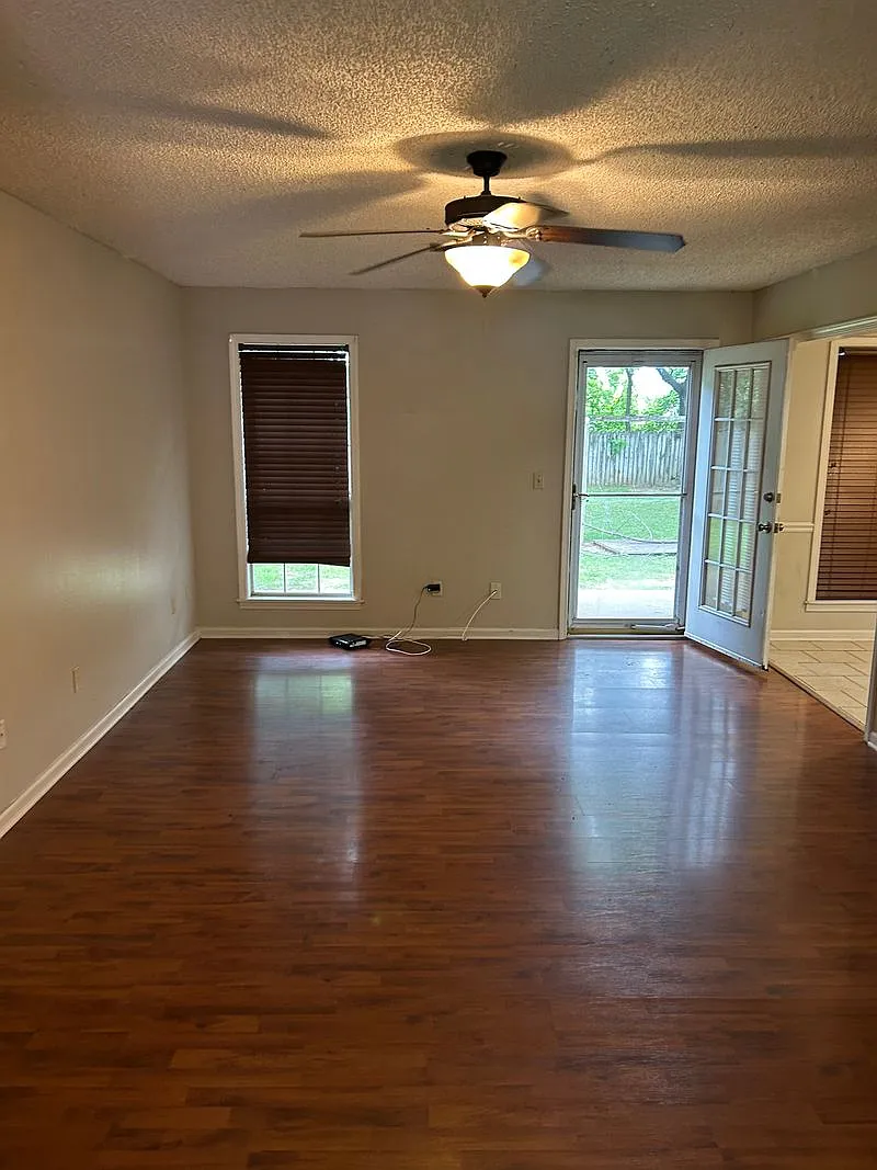 1306 Medallion Cir — Photo 3