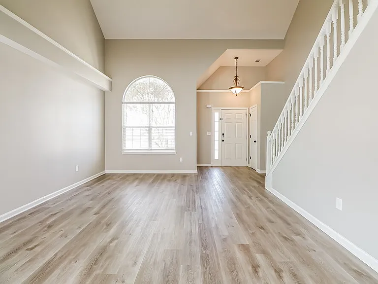 20 Grayson Ln — Photo 2
