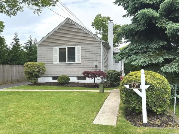 507 Oak Neck Road, West Islip, NY 11795