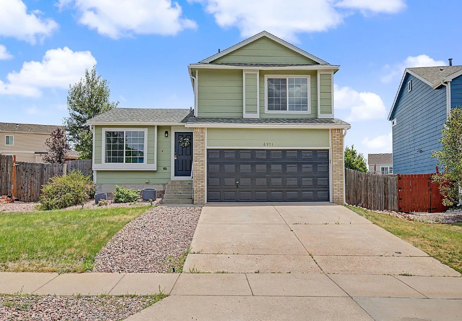 3 bed, 2.5 bath, 1816 sqft, $2,350 — Photo 2