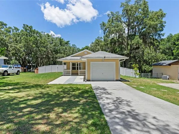 206 E Catawba St, Fruitland Park, FL 34731