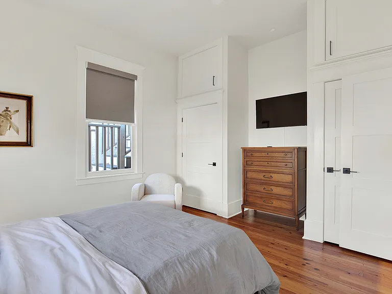 402 W 41st St #A — Photo 20