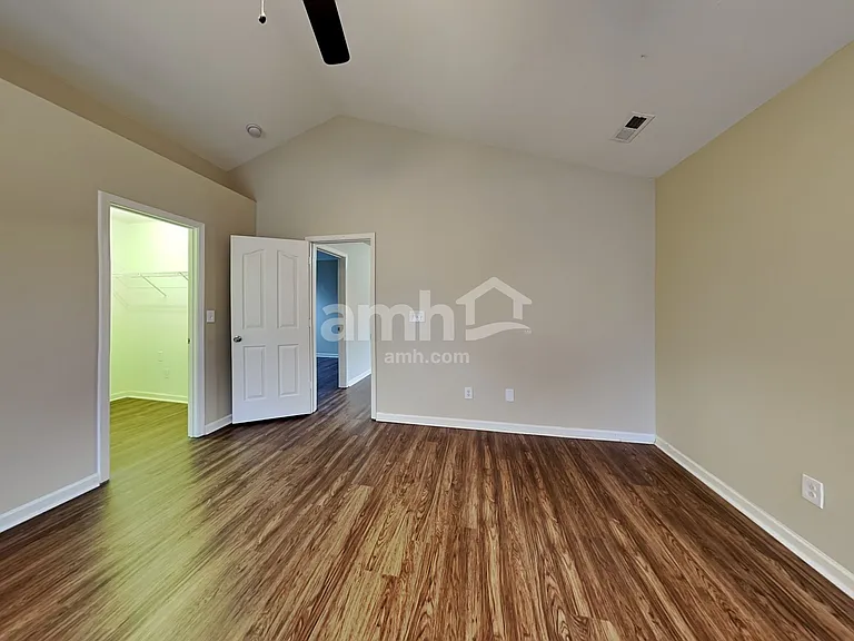 412 Galesburg Dr — Photo 7